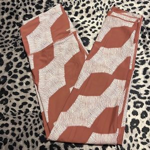 🆑FINAL PRICE‼️ Aerie size medium rose pink and white patterned leggings